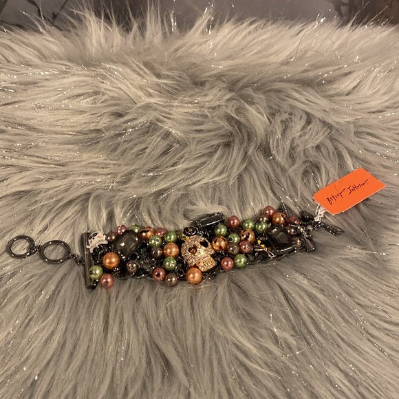 BNWT BETSEY JOHNSON Halloween Skull Pumpkin Cat Charms Bracelet - Picture 6 of 6